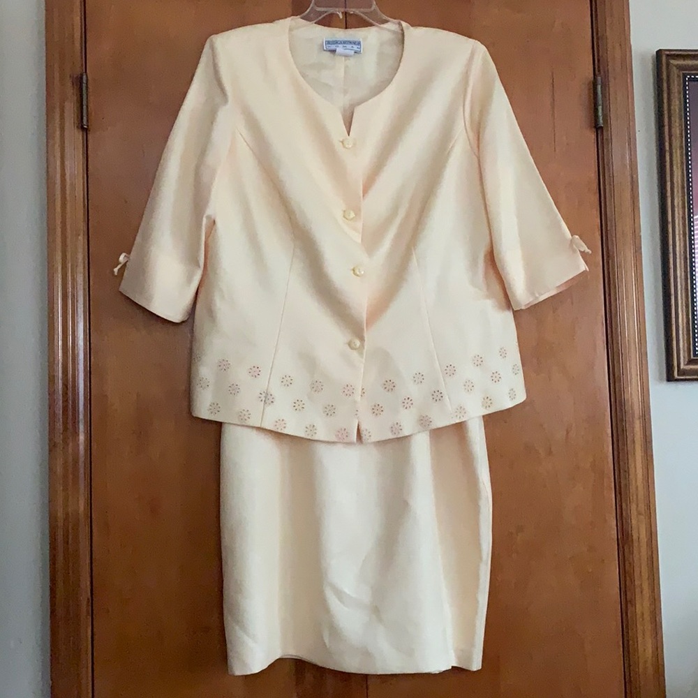Jessica Howard 2-Piece Suit